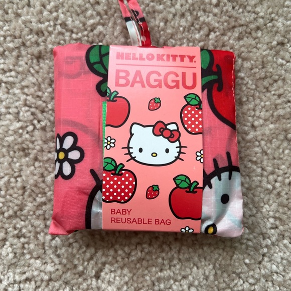 BAGGU Handbags - NWT BAGGU baby bag hello kitty apples